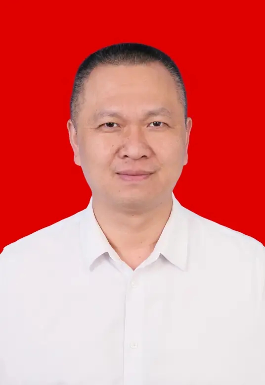 黄花镇党委书记：张辉