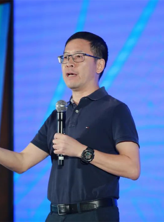 狮山镇政府镇长：梁觉聪